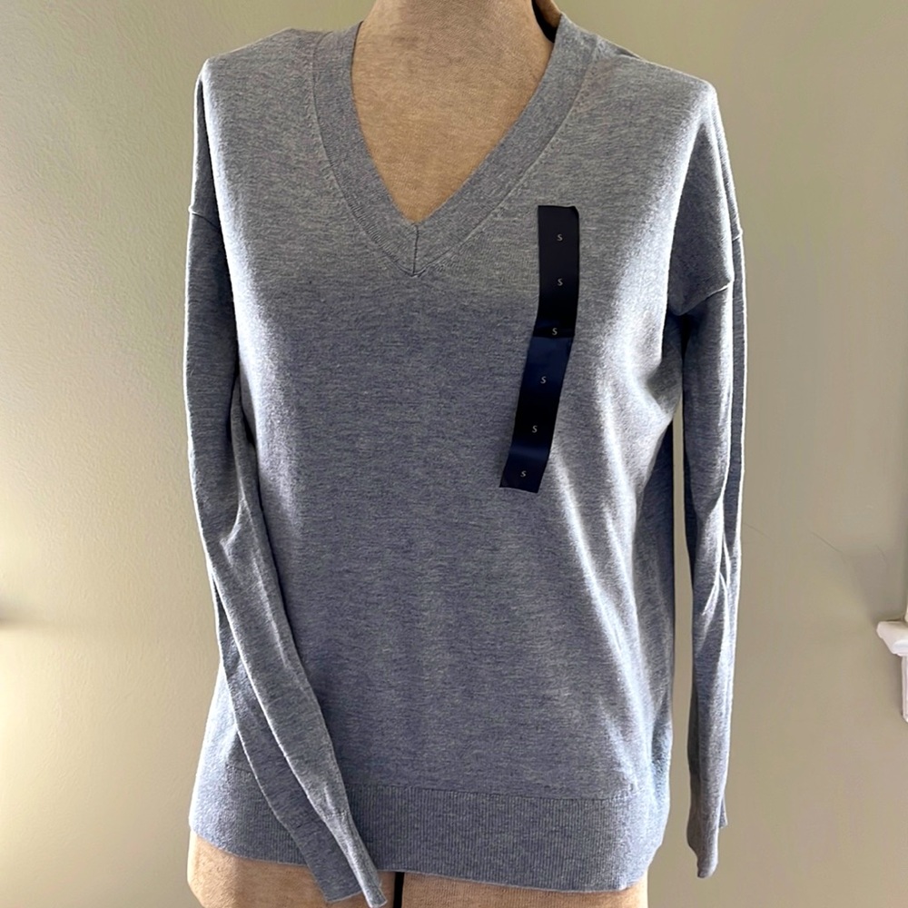 Gray V-neck sweater, Banana Republic Factory, size small